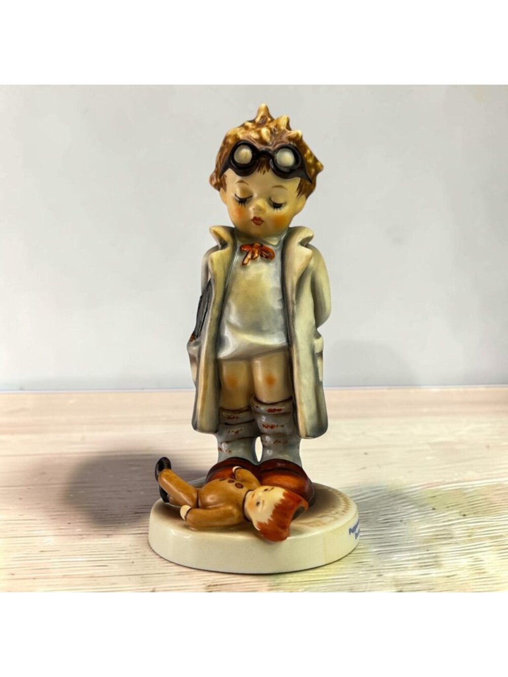 Hummel Puppendoktor Doctor Figurine Hum 127 Vintage Collectible With Certificate